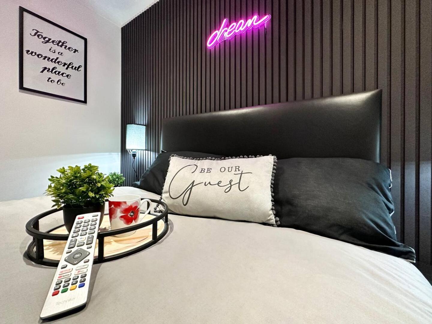 Boutique Backyard Bungalow - Brimsdown Enfield Bagian luar foto
