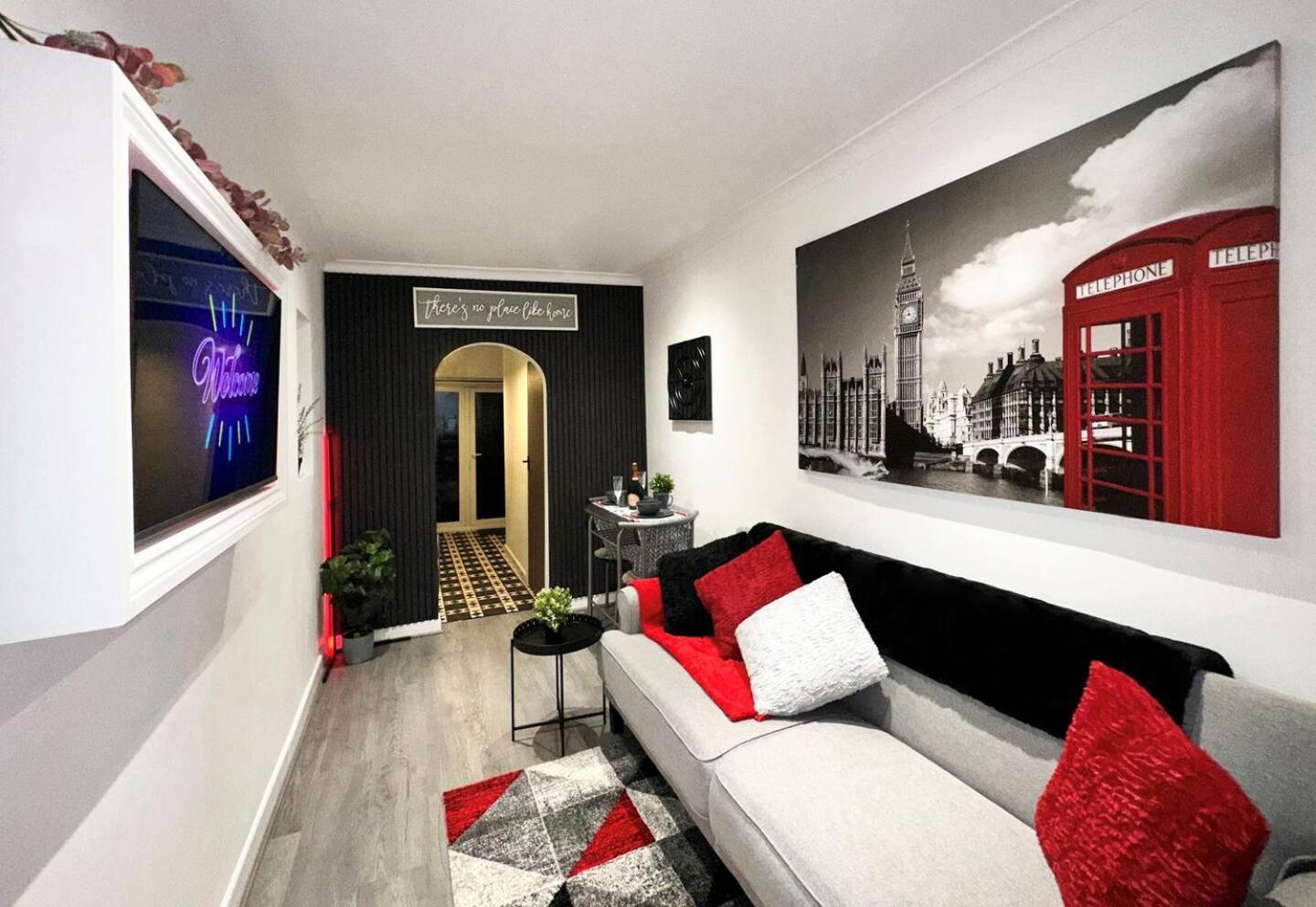 Boutique Backyard Bungalow - Brimsdown Enfield Bagian luar foto