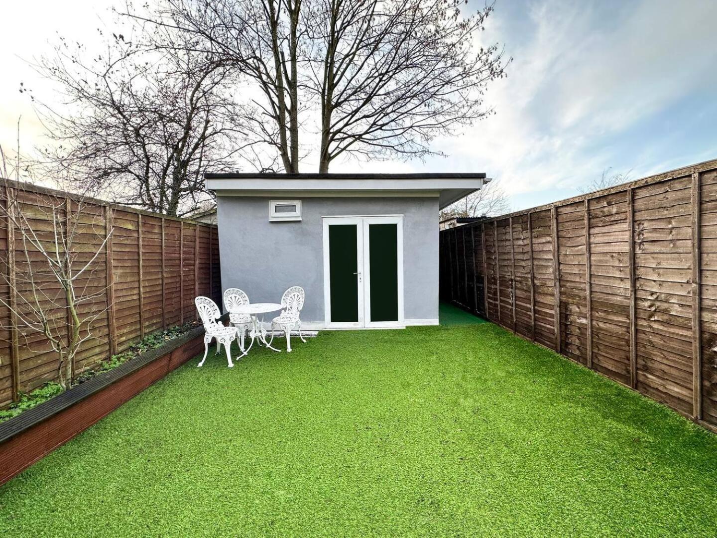 Boutique Backyard Bungalow - Brimsdown Enfield Bagian luar foto