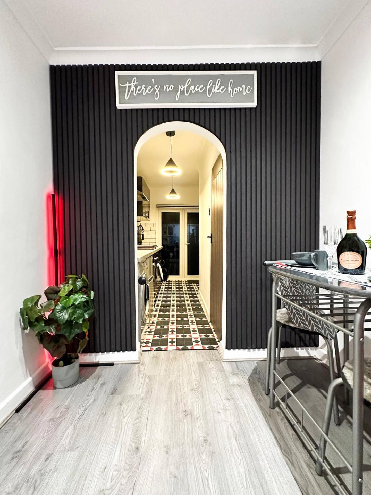 Boutique Backyard Bungalow - Brimsdown Enfield Bagian luar foto